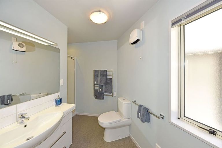 Photo of property in 11 Thornwood Place, Redwood, Christchurch, 8051