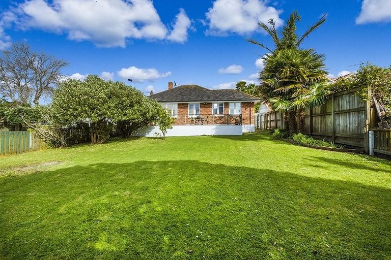 Photo of property in 78a Lake Road, Narrow Neck, Auckland, 0624