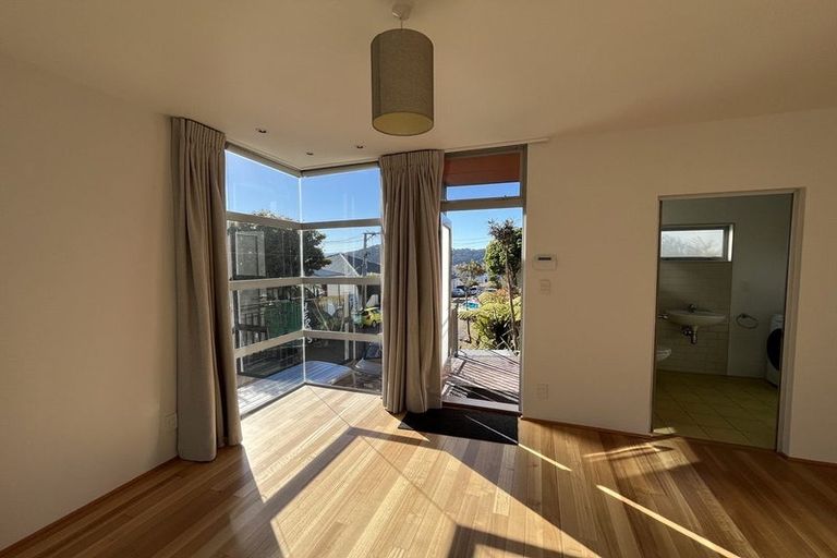 Photo of property in 23 Maarama Crescent, Aro Valley, Wellington, 6021