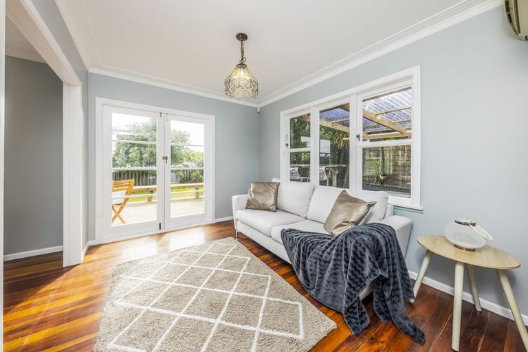 Photo of property in 37 Edmonton Road, Henderson, Auckland, 0612