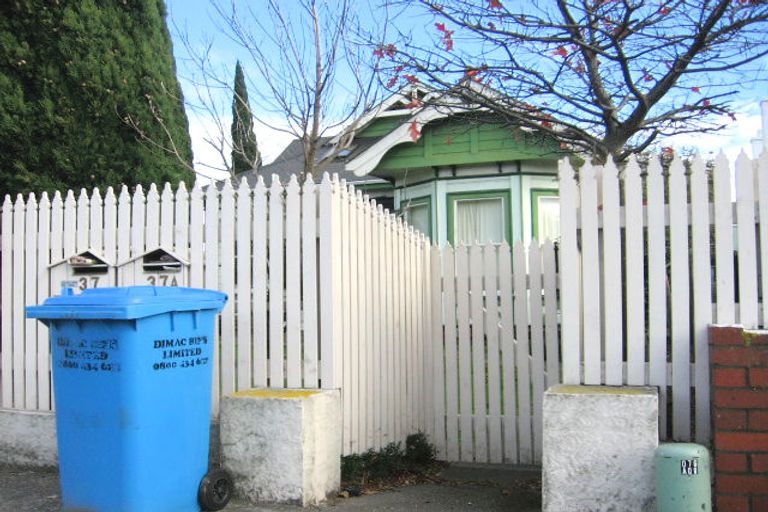 Photo of property in 37 Ludlam Crescent, Woburn, Lower Hutt, 5010