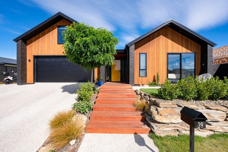 Photo of property in 39 Pounamu Avenue, Albert Town, Wanaka, 9305