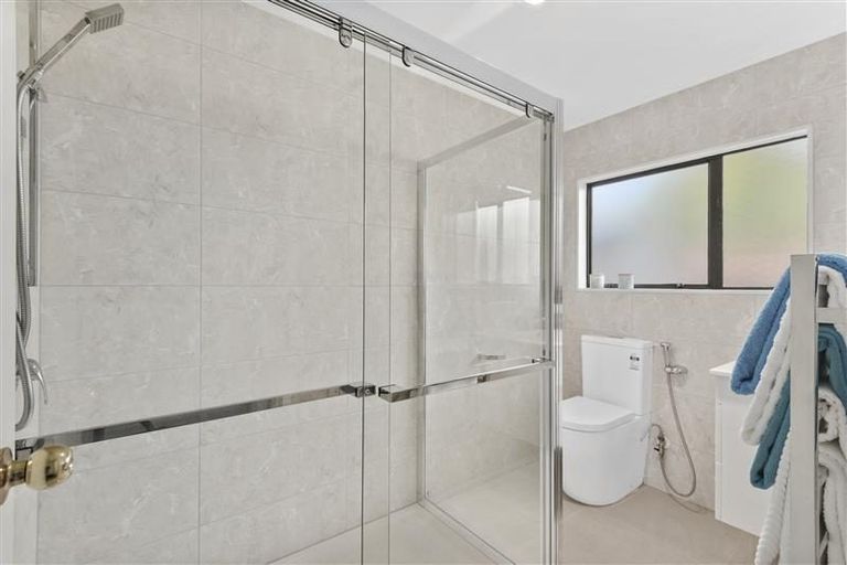 Photo of property in 2/111 Donovan Street, Blockhouse Bay, Auckland, 0600