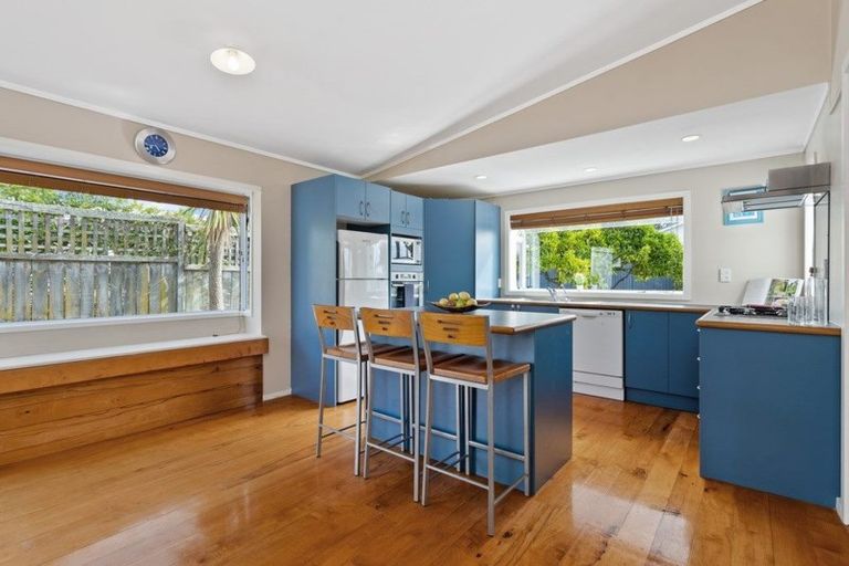 Photo of property in 20 Vincent Road, Northcote Point, Auckland, 0627