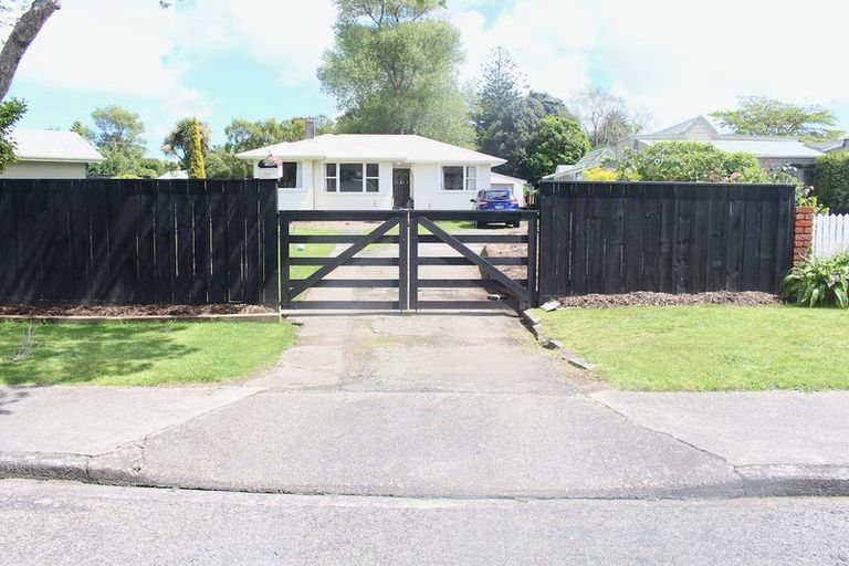 Photo of property in 121 Alexander Road, Raumati Beach, Paraparaumu, 5032