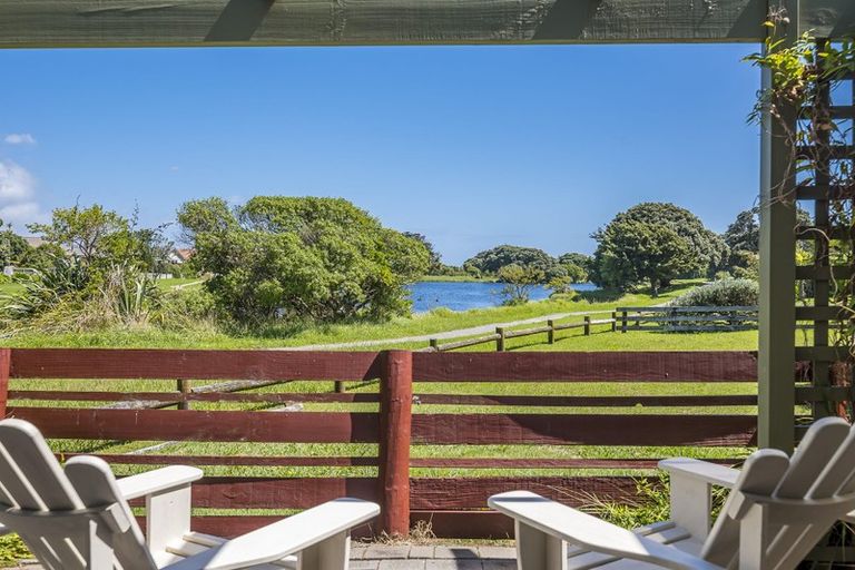 Photo of property in 14 Hastings Street, Waikanae Beach, Waikanae, 5036