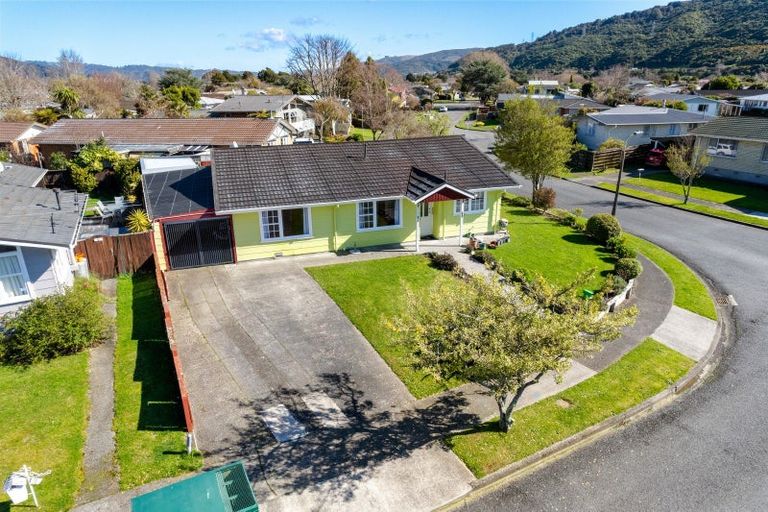Photo of property in 2 Akron Grove, Totara Park, Upper Hutt, 5018