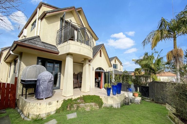 Photo of property in 25 Brooke Ridge Rise, East Tamaki Heights, Auckland, 2016