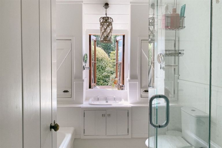 Photo of property in 44 Attwood Road, Paremoremo, Auckland, 0632