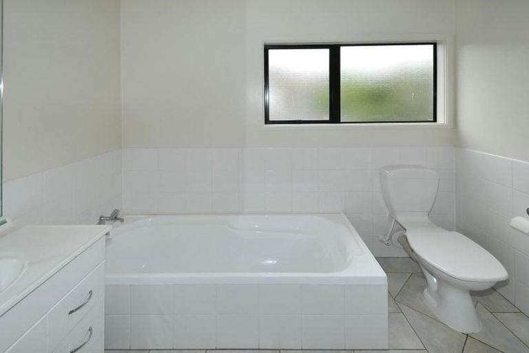 Photo of property in 2/8 Flynn Street, Birkdale, Auckland, 0626