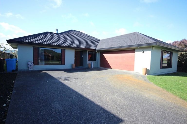 Photo of property in 16 Presidential Drive, Milson, Palmerston North, 4414