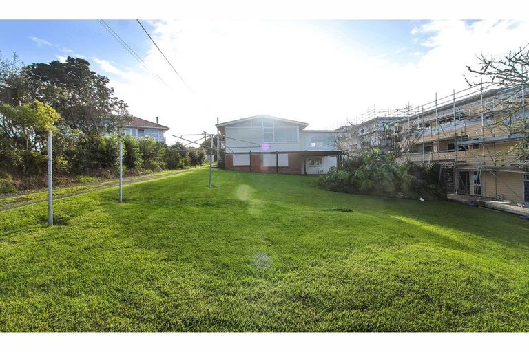 Photo of property in 1 Coronation Road, Hillcrest, Auckland, 0627