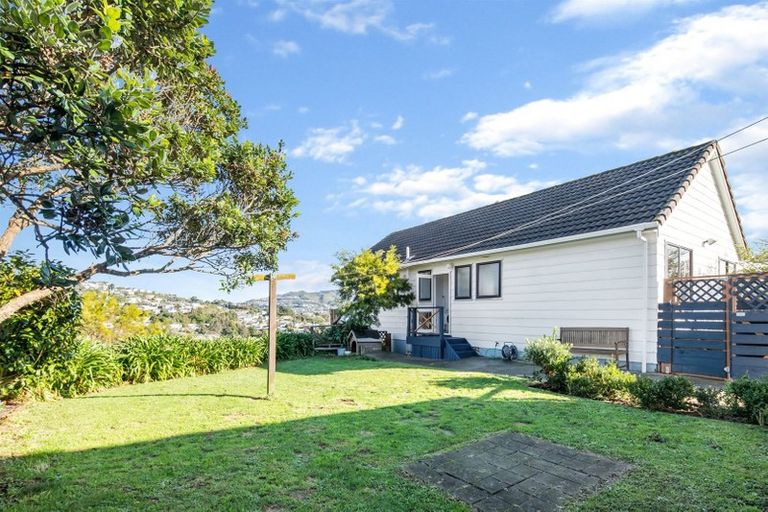 Photo of property in 56 Dominica Crescent, Grenada Village, Wellington, 6037