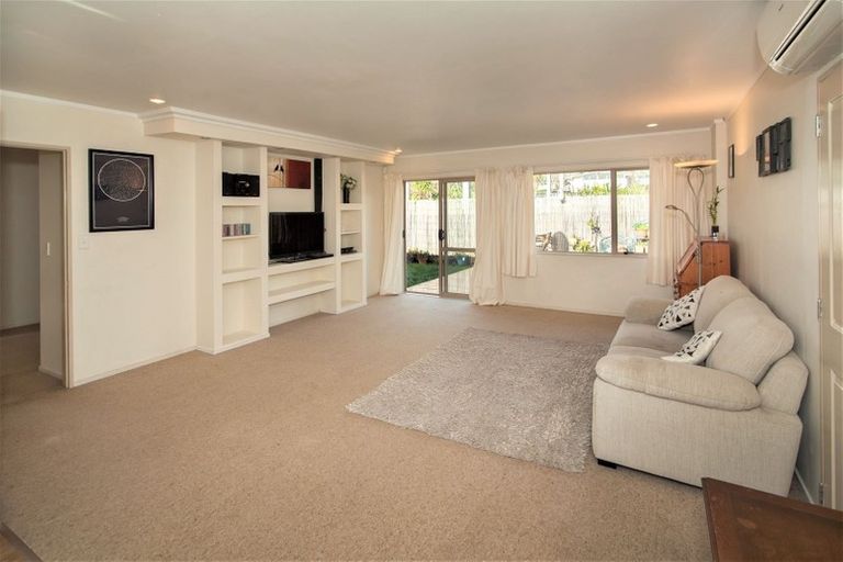 Photo of property in 28 Carlas Way, Ranui, Auckland, 0612