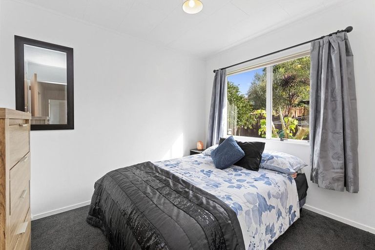 Photo of property in 2/85 Harmel Road, Glendene, Auckland, 0602