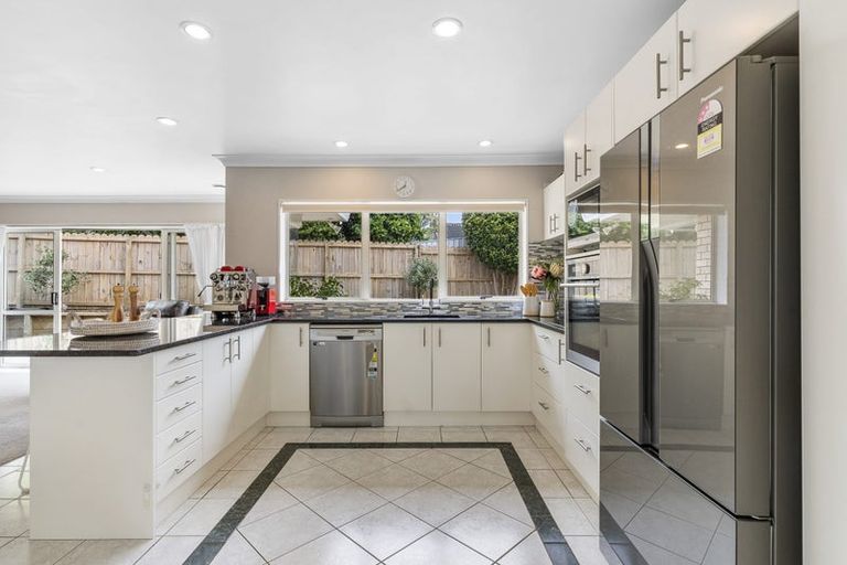 Photo of property in 11 Nathan Close, Somerville, Auckland, 2014