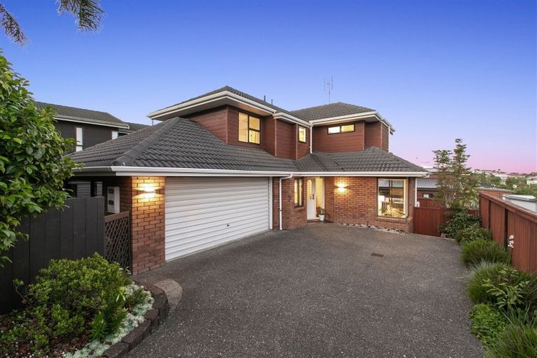 Photo of property in 2/77 East Coast Road, Castor Bay, Auckland, 0620