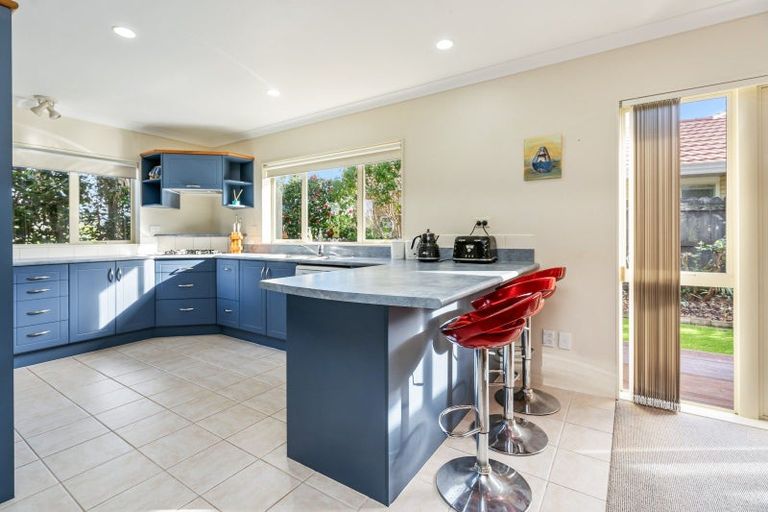 Photo of property in 22 Bermuda Place, One Tree Point, 0118