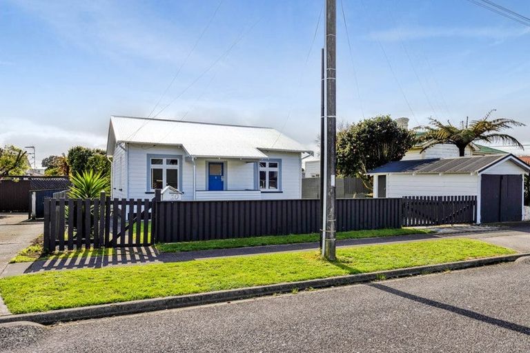 Photo of property in 10 Erin Street, Hawera, 4610