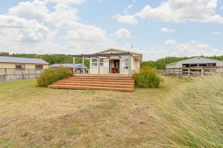 Photo of property in 37 Te Kiri Street, Himatangi Beach, Foxton, 4891