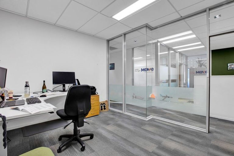 Photo of property in 330 Devon Street West, New Plymouth, 4310