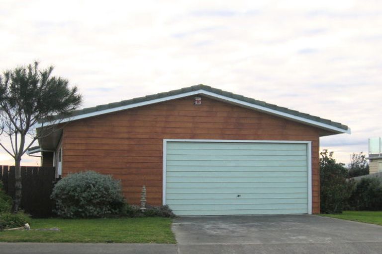 Photo of property in 9 Moana Street, Otaki Beach, Otaki, 5512