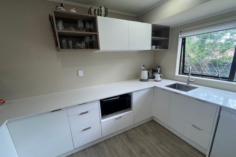 Photo of property in 15 Pinewood Grove, Botany Downs, Auckland, 2010