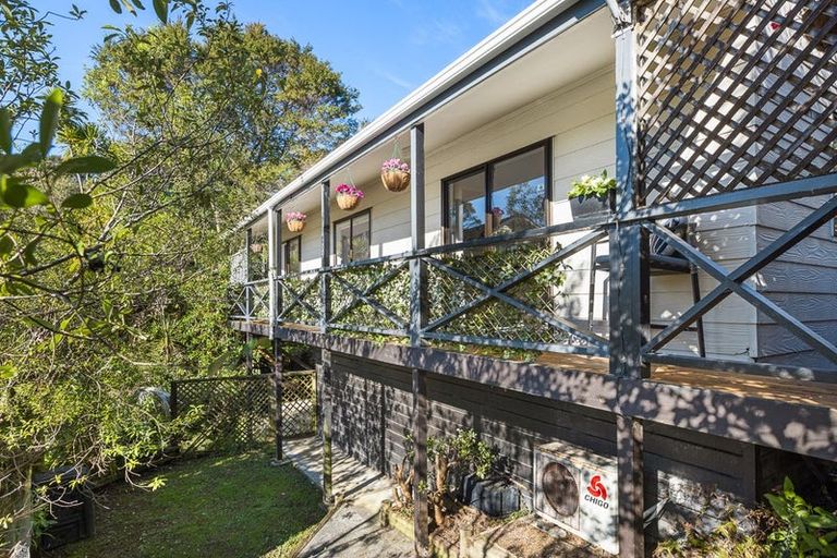 Photo of property in 3/39 Fairmount Road, Titirangi, Auckland, 0604