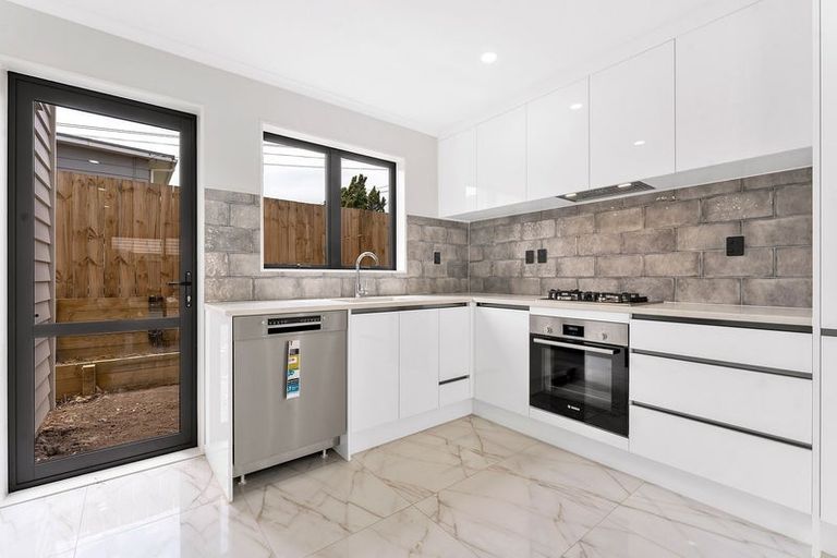 Photo of property in 147a Bucklands Beach Road, Bucklands Beach, Auckland, 2012