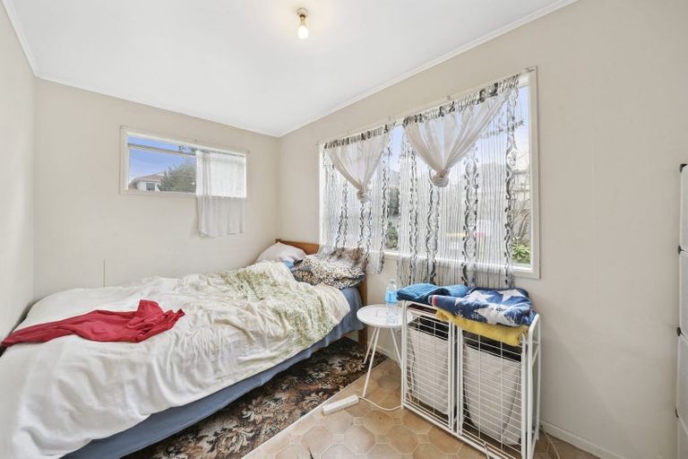 Photo of property in 4 Grande Vue Road, Papatoetoe, Auckland, 2025
