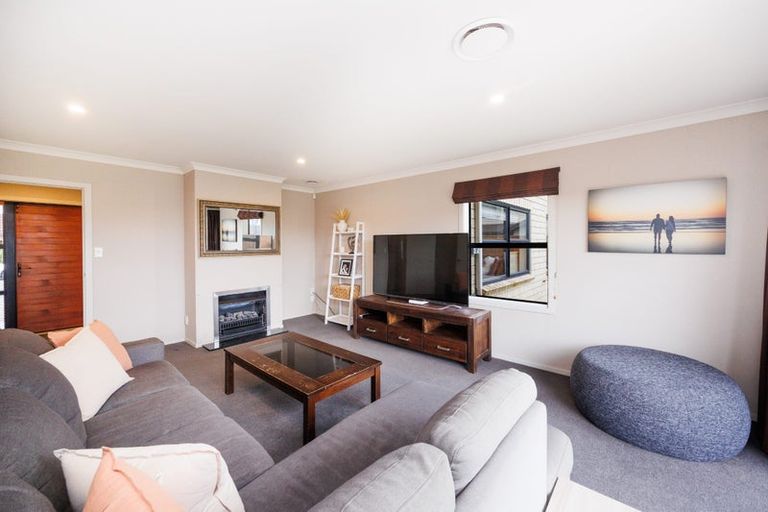 Photo of property in 35 Rosalie Terrace, Kelvin Grove, Palmerston North, 4414