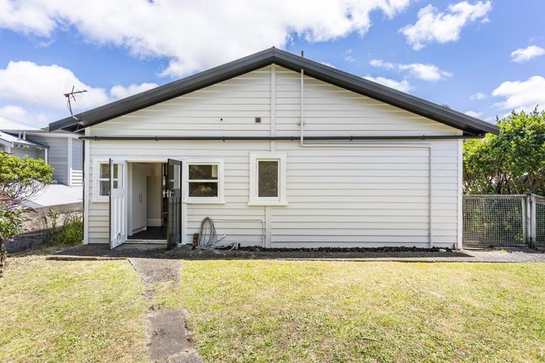 Photo of property in 17 Waikowhai Street, Ngaio, Wellington, 6035