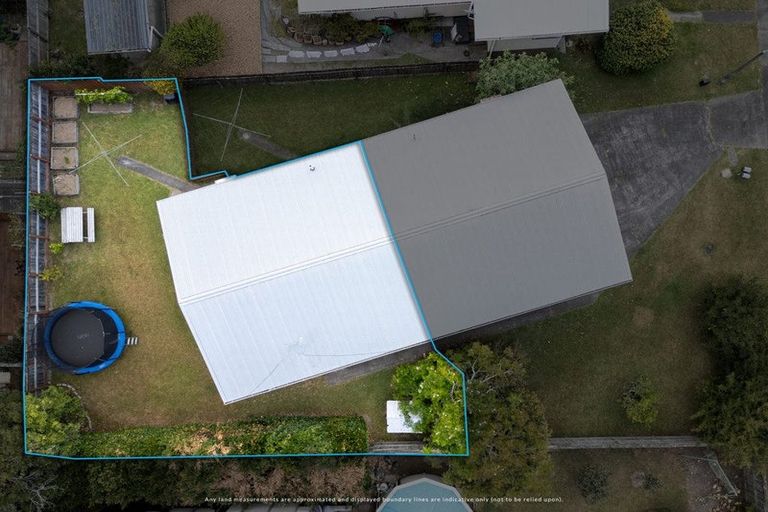 Photo of property in 2/4 Illana Place, Ranui, Auckland, 0612