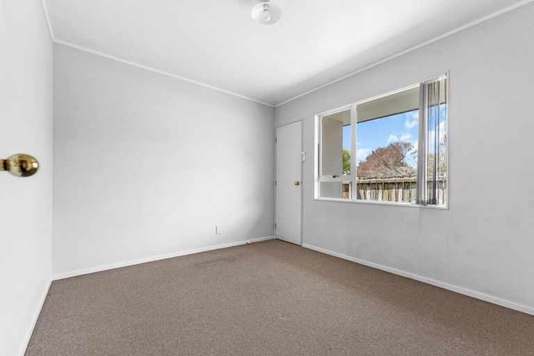 Photo of property in 17 Cretian Crescent, Henderson, Auckland, 0612