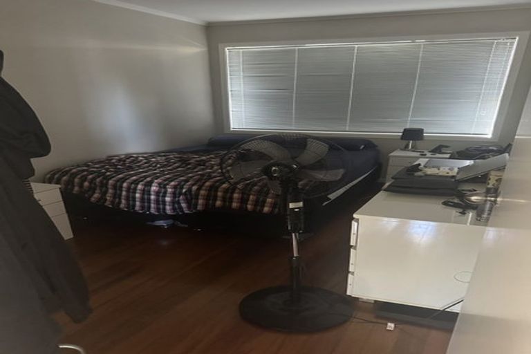 Photo of property in 5 Edgerton Road, Te Atatu Peninsula, Auckland, 0610