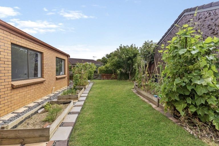 Photo of property in 4 Baronie Court, Half Moon Bay, Auckland, 2012