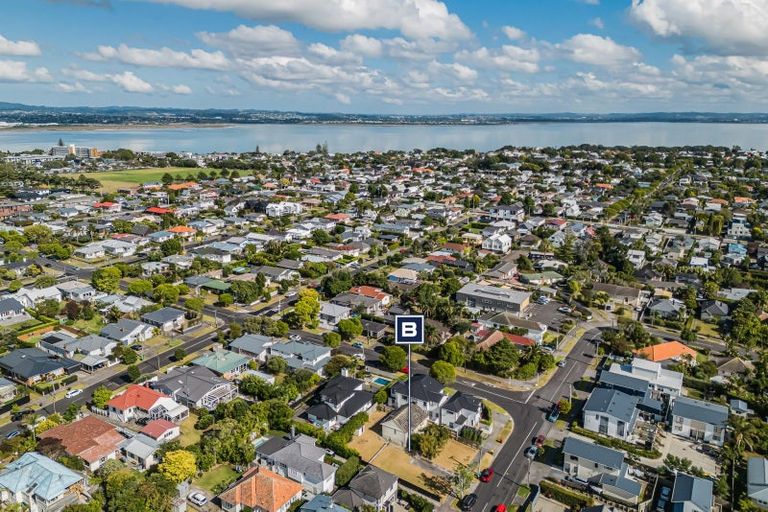 Photo of property in 80 Walmer Road, Point Chevalier, Auckland, 1022