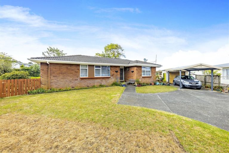 Photo of property in 115 Kitchener Road, Waiuku, 2123