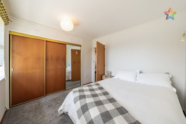 Photo of property in 8 Summit Road, Fairfield, Lower Hutt, 5011