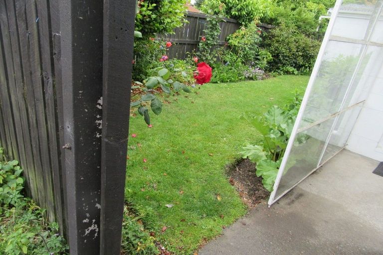 Photo of property in 2/96 Hinau Street, Riccarton, Christchurch, 8041