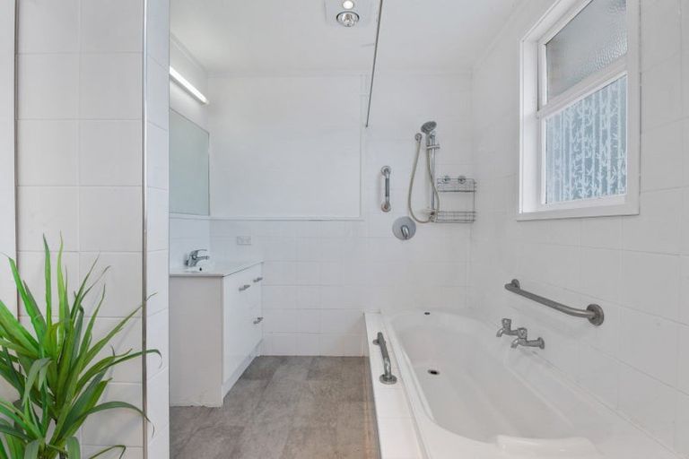 Photo of property in 4 John Road, Fairy Springs, Rotorua, 3015