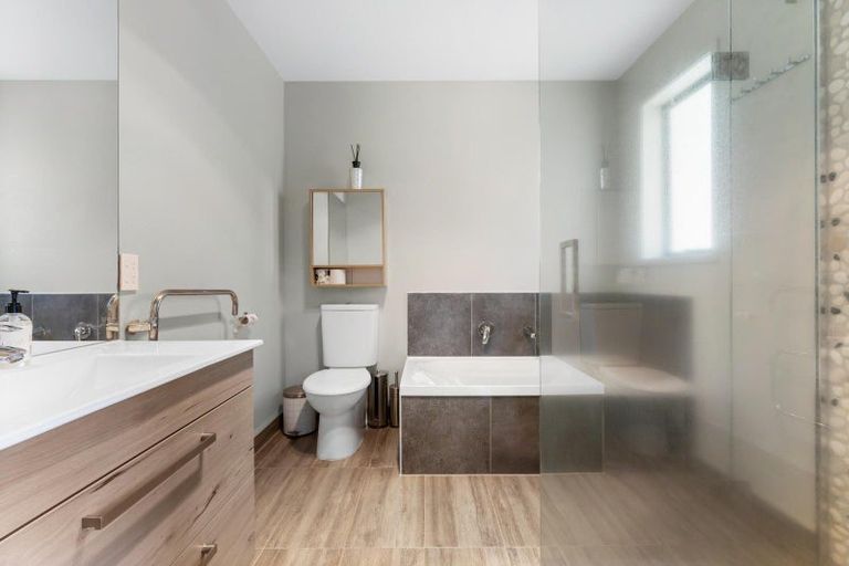 Photo of property in 42 Double Bay Road, Pyes Pa, Tauranga, 3112