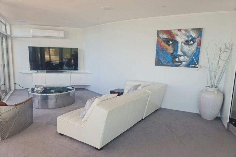 Photo of property in 114 The Esplanade, Houghton Bay, Wellington, 6023