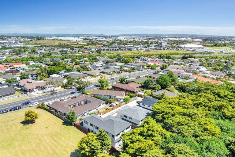 Photo of property in 114b Everglade Drive, Totara Heights, Auckland, 2105