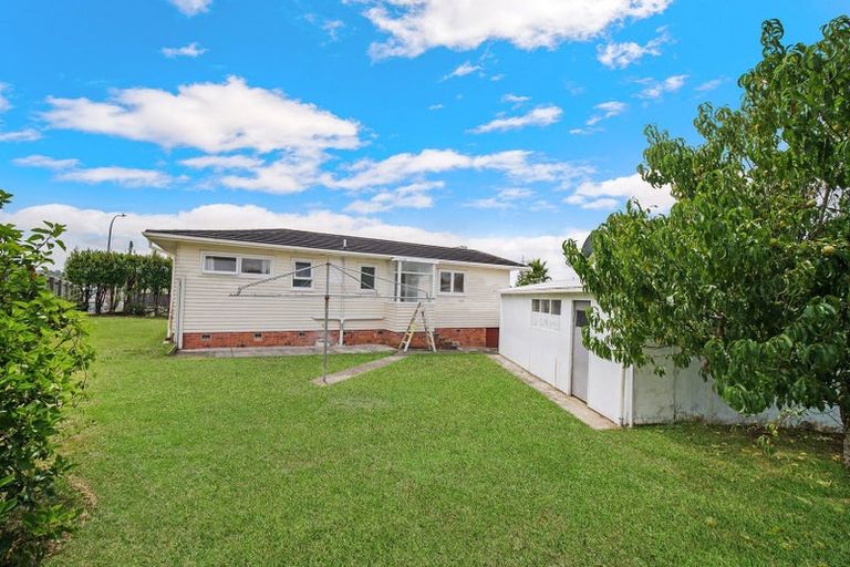 Photo of property in 51 Fairclough Road, Beach Haven, Auckland, 0626