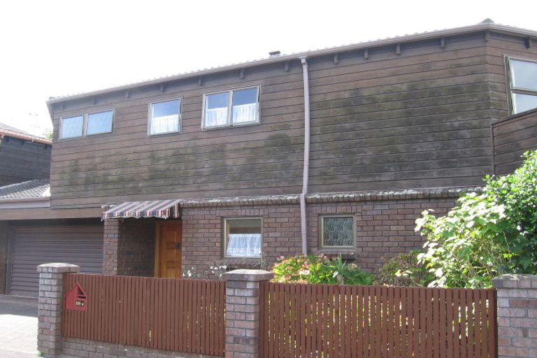 Photo of property in 1/28 Manly Esplanade, Browns Bay, Auckland, 0630