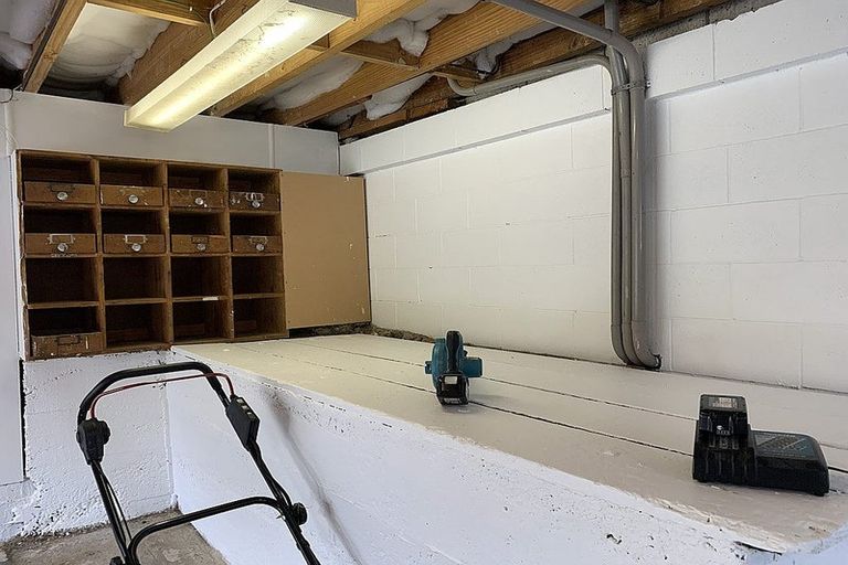 Photo of property in 15 Liston Crescent, Cockle Bay, Auckland, 2014