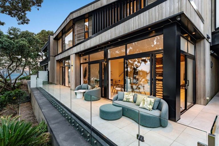 Photo of property in 218a Lake Road, Hauraki, Auckland, 0622