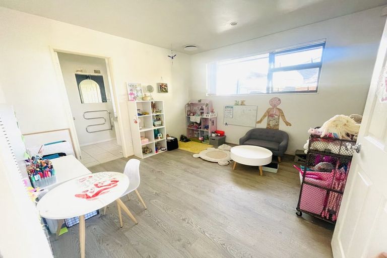 Photo of property in 9 Renoir Street, West Harbour, Auckland, 0618