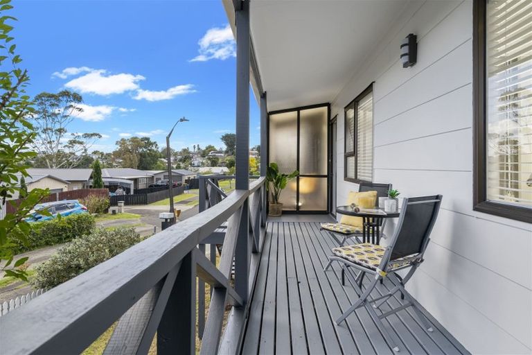 Photo of property in 2/23 Flaunty Place, West Harbour, Auckland, 0618